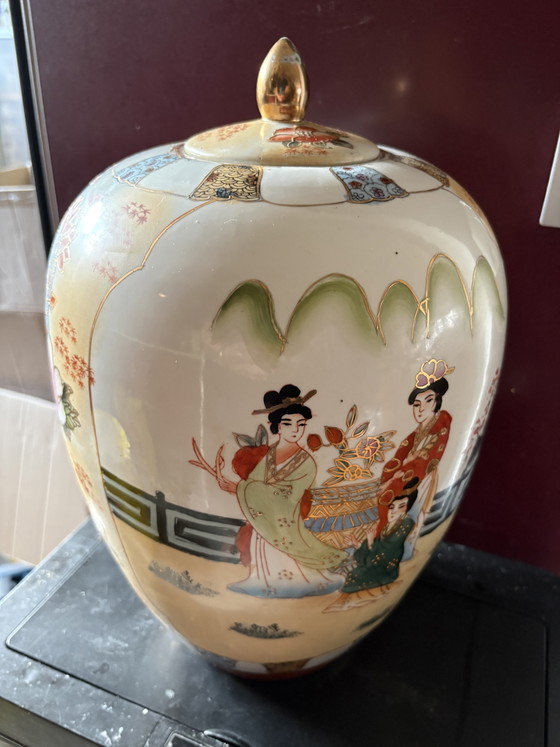 Beautiful Chinese Porcelain Vase With Lid (photo 4 of 12)