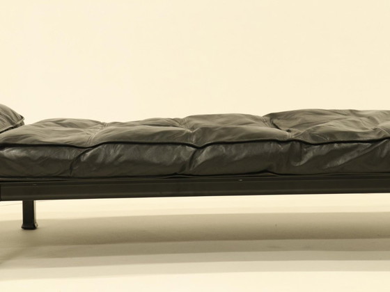 Image 1 of Ligbed van Zanotta in zwart leer