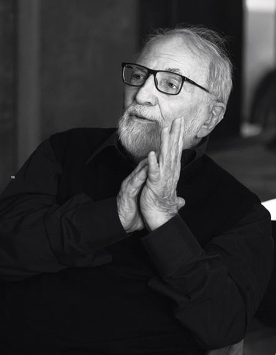 Image 1 of totempaalinstallatie begin jaren 2000