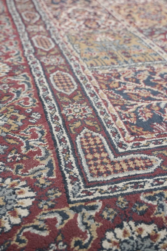 Image 1 of Wunderschöner Teppich mit überwiegend roten Farben und ansprechenden Mustern, 230 x 170 cm