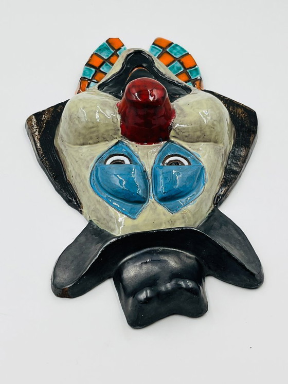 Image 1 of Große, an der Wand befestigte Clownmaske aus glasierter Terrakotta