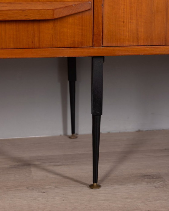 Image 1 of Vintage teakhouten dressoir uit de jaren 60 met wandmontagesysteem, Italiaans design.