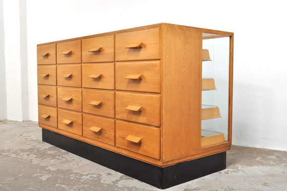 Image 1 of Vintage Winkelvitrine / toonbank in eik en beuken, 1930s