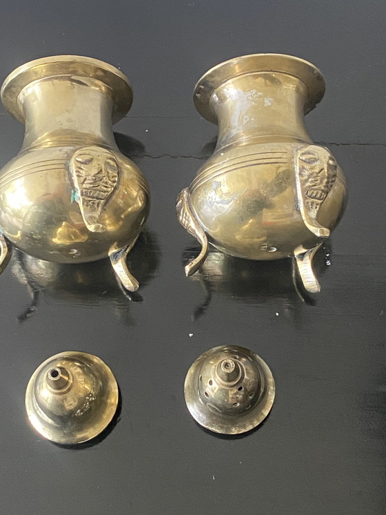 Image 1 of Duo of vintage salt and pepper shakers in silver-plated brass, early 20th century. English provenance