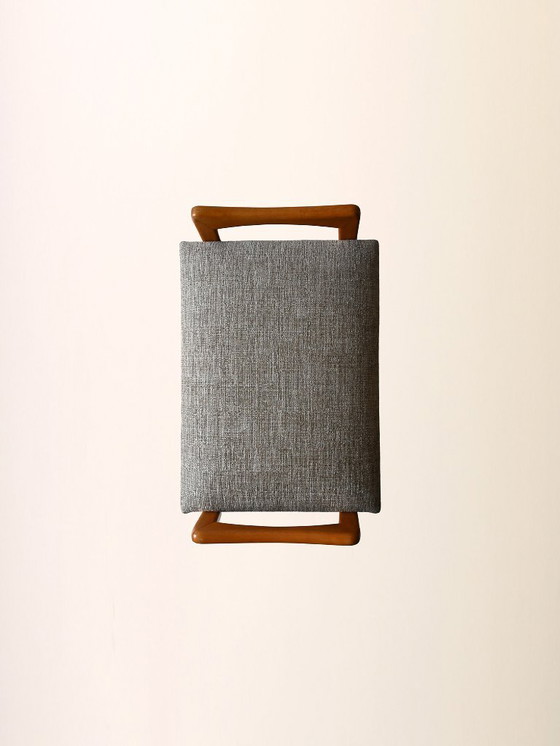 Image 1 of Poggiapiedi vintage in rovere scandinavo con rivestimento grigio