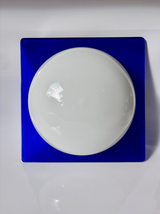 Image 1 of Paire de plafonniers en verre postmodernes, bleu cobalt et blanc opale – années 1980