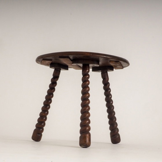 Franse eikenhouten driepoot bijzettafel, toegeschreven aan Charles Dudouyt. – Wood (photo 7 of 17)