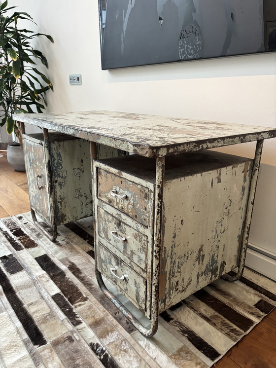 Image 1 of Scrivania in metallo vintage industriale unica: un pezzo di tendenza