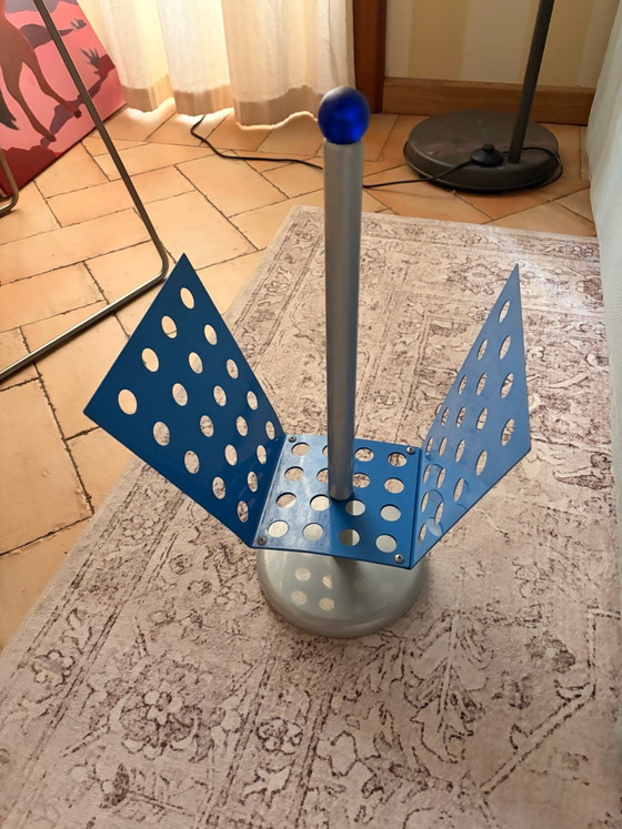 Portariviste Vintage Postmoderno Blu Cobalto, Design Scultoreo Ispirato a Memphis, Metallo (foto 4 di 5)