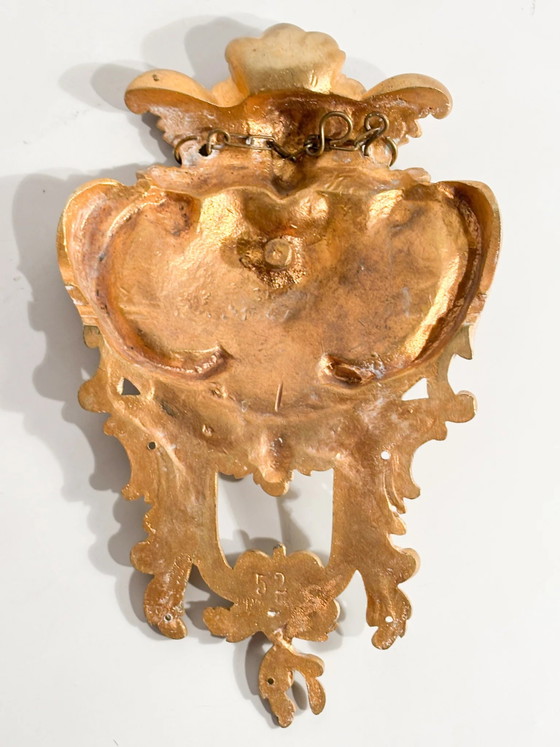 Décoration murale en bronze doré du XXe siècle avec armoiries – Objets déco (photo 5 of 7)