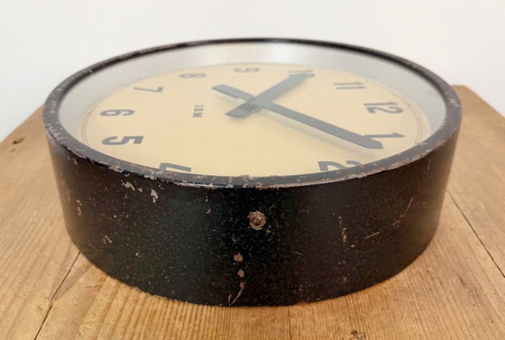 Horloge murale industrielle noire d'IBM, années 1950 – Pendules, Glass, Iron (photo 12 of 16)