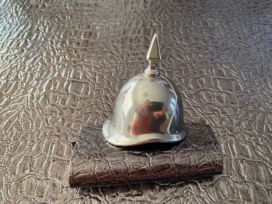 Image 1 of apribottiglie in argento pesante a forma di elmo