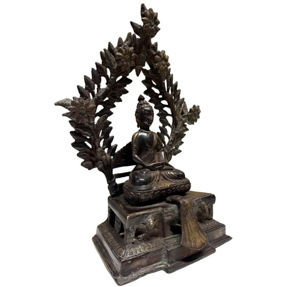 Bouddha Shakyamuni de l'Himalaya antique avec auréole – XVIIe-XVIIIe siècle – Lot 406 – Sculptures, Bronze (photo 12 of 25)
