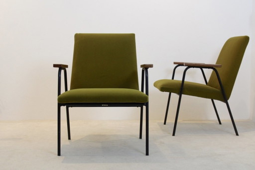 Fauteuils Pierre Guariche par Meurop