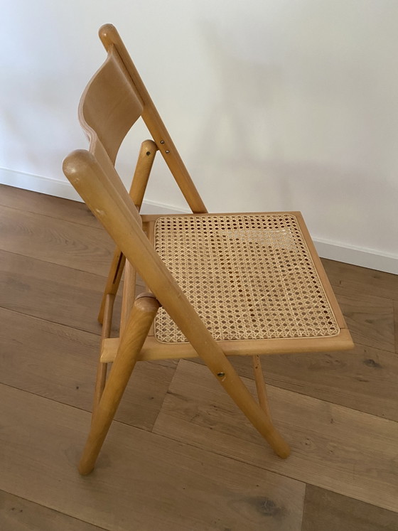 Lot de 2 chaises Habitat vintage - Chaises pliantes - Bois de hêtre et sangles en rotin - Années 70/80 (photo 8 of 13)