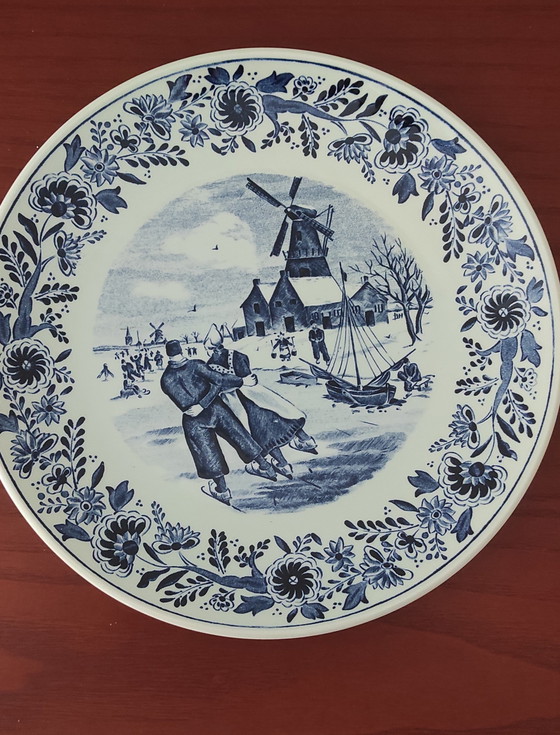 Image 1 of Lot de 2 assiettes murales vintage en faïence de Delft – Boch Belgium / Sphinx royal