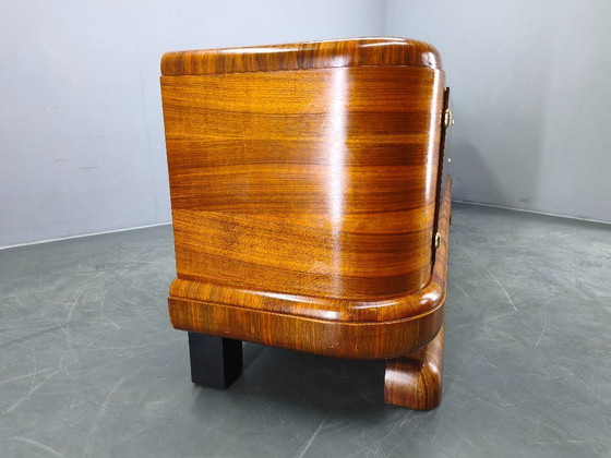 Image 1 of Art Deco dressoir van walnotenhout, Tsjechoslowakije, jaren 1930