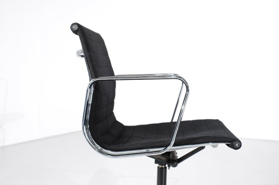 Image 1 of Ensemble de fauteuils « EA 117 » Charles Ray Eames pour ICF USA 1969.