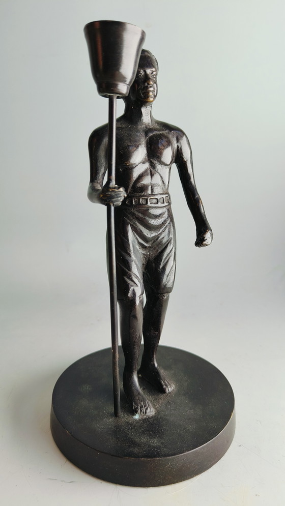 Image 1 of Antiker Kerzenständer des starken dunklen Mannes Ethnographisch