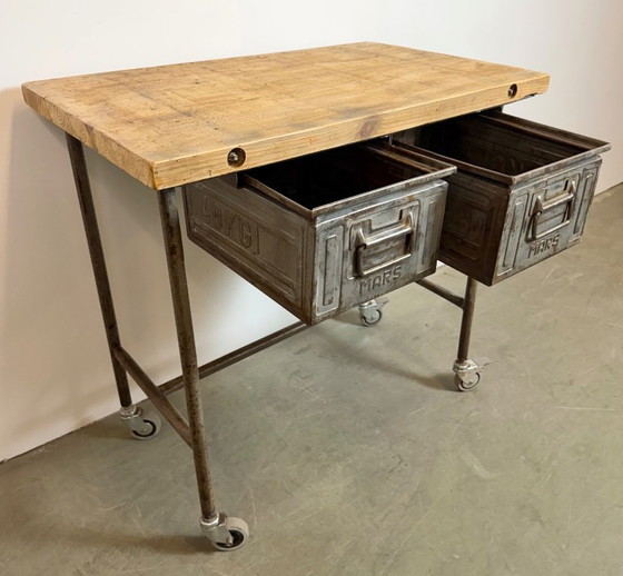 Image 1 of Vintage industriële werktafel op wielen, jaren 60