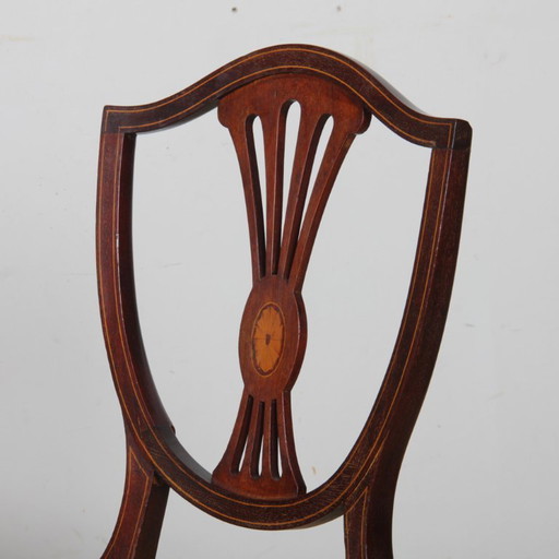 Een paar stoelen, Engels werk uit het einde van de 19e eeuw.
