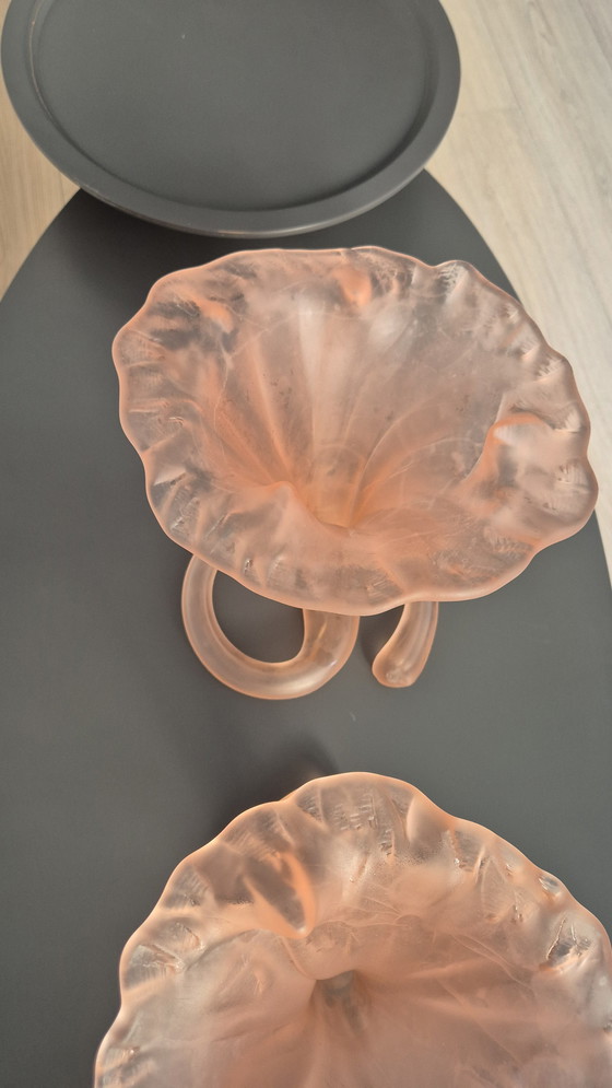 Image 1 of Een paar vintage Italiaanse vazen ​​van matroze glas, model "Lilly" — bloemkroon, trompetvormig — jaren 1930-1950