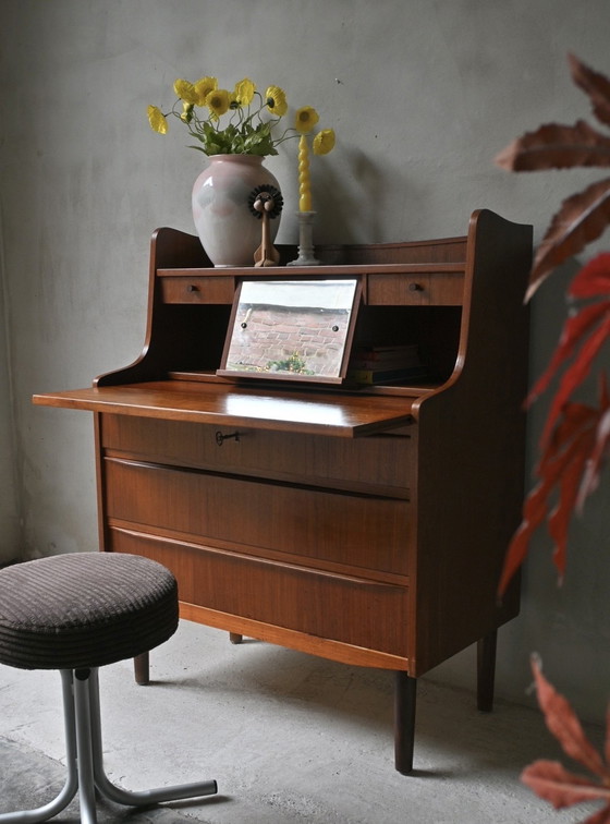 Image 1 of Scrivania/toletta di design danese con specchio nascosto