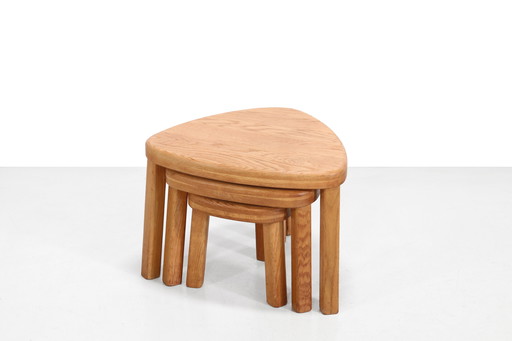 Ensemble de tables d'appoint triangulaires en chêne Brutalist