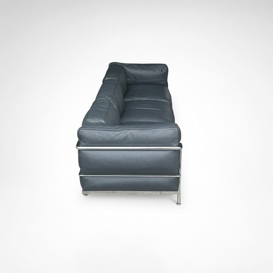 LC3 Donskussens Y Extra Lederen 3-zitsbank van Le Corbusier et al. voor Cassina, jaren 1990 – 3-5 zitsbanken (photo 4 of 11)