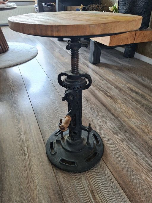 Table d'appoint industrielle en bois de manguier et fonte