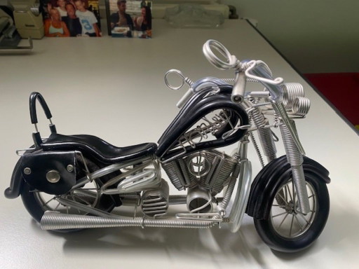 Harley Davidson realizzata a mano (altezza 22 cm - larghezza 35 cm)
