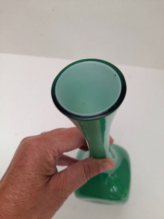Jarrón sueco en opalina verde – Jarrones, Glass (photo 3 of 5)