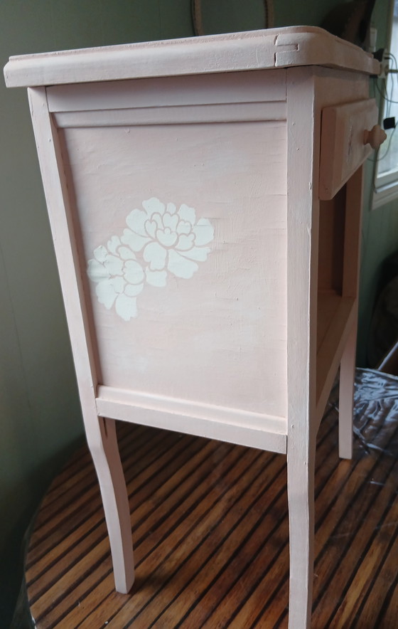 Image 1 of Table de nuit enfant relooke