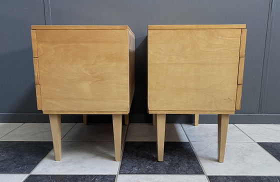 Image 1 of Ensemble de 2 tables de chevet en bois blond des années 1960