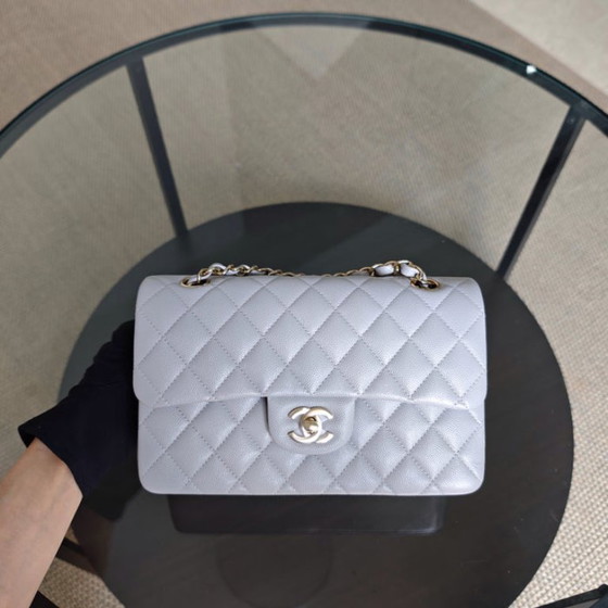 Image 1 of Borsa Chanel Classic Flap Small - Caviar 23CM trapuntata grigia, hardware color oro chiaro, microchip
