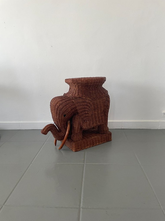 Image 1 of Tavolino vintage a forma di elefante degli anni '70.