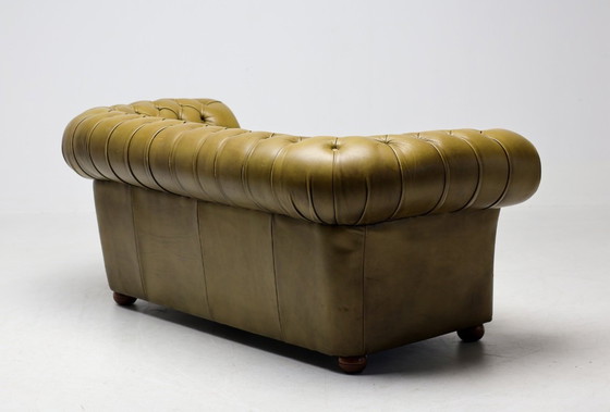 Image 1 of Vintage Chesterfield bank uit het midden van de 20e eeuw, gemaakt van zeegroen leer.