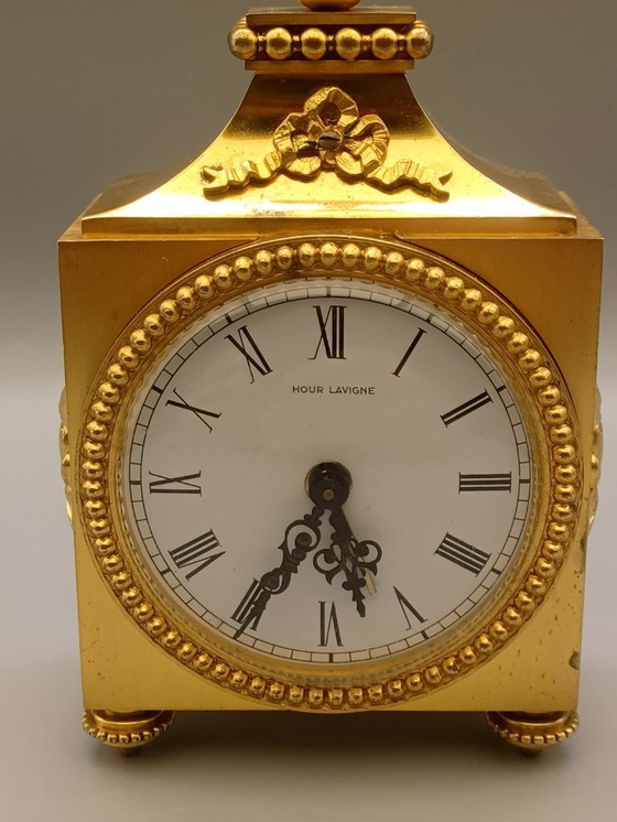 Image 1 of Pendule horloge d'officier de style Louis XVI en bronze ciselé et doré, cadran signé Hour Lavigne. 