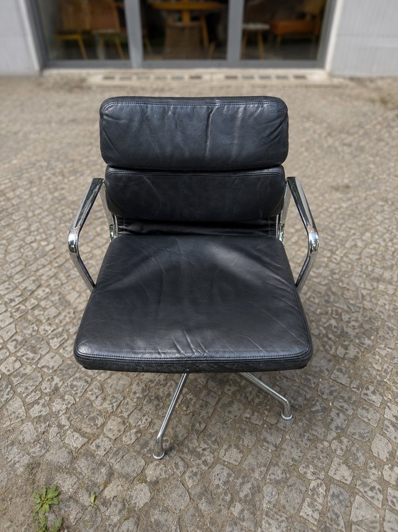 Image 1 of Sedia da ufficio EA207 di Vitra, progettata da Charles e Ray Eames per Herman Miller.