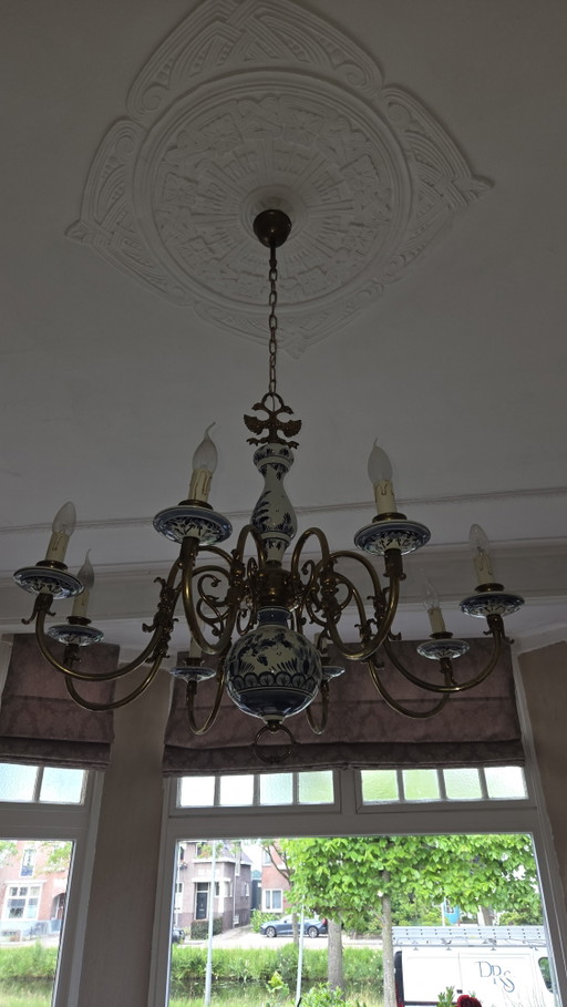 Lustre à 8 lumières en laiton et faïence bleue de Delft