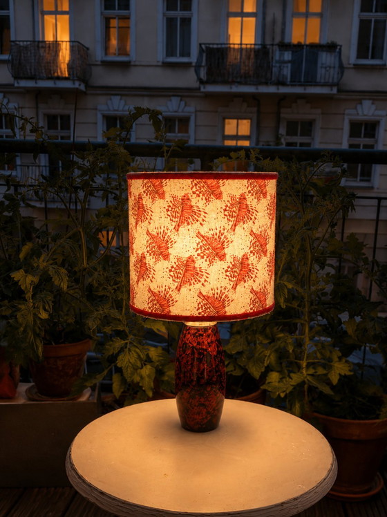 Image 1 of Lampada da tavolo Scheurich senza fili con motivo a pesciolini di fuoco.