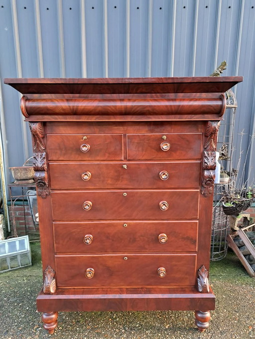 Beautiful antique Scottish chest of drawers, dresser light discoloration right side, dim. 134x61cm and 178cm high.