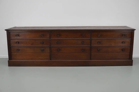 Image 1 of Großer antiker französischer Apotheker-/Museumsschrank aus Eiche, ca. 1900