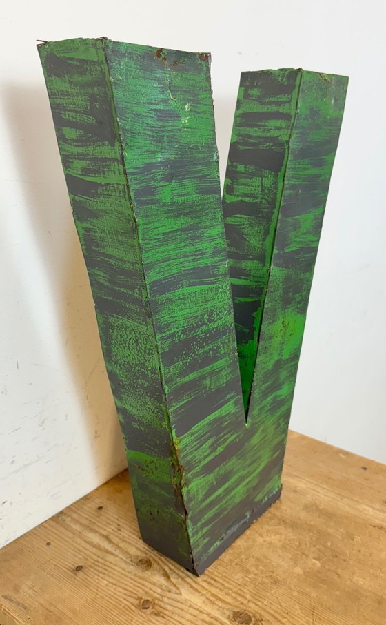 Image 1 of Grande lettera V in ferro verde vintage per facciata, anni '70