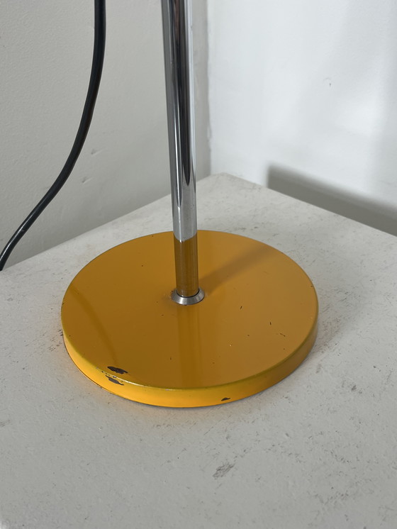 Image 1 of Geel oranje vintage tafellamp in mid-century stijl chroom