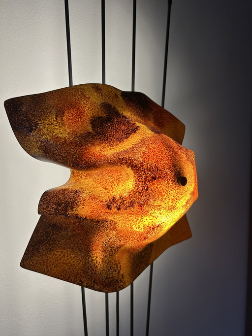 Artistieke design vloerlamp – sculpturaal object – warm licht
