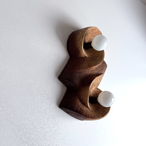 Image 1 of Vintage Wand Leuchte . Keramik . biomorphes Design . Brutalist . Space Age . Schamotte . Braun . Beige . Schwarz . 60er . 70er .