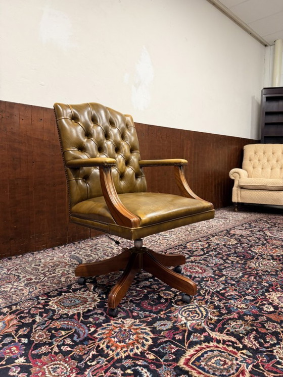 Klassischer englischer gelb/brauner Chesterfield Bürostuhl – Bürostühle, Leather, Metal (photo 7 of 7)