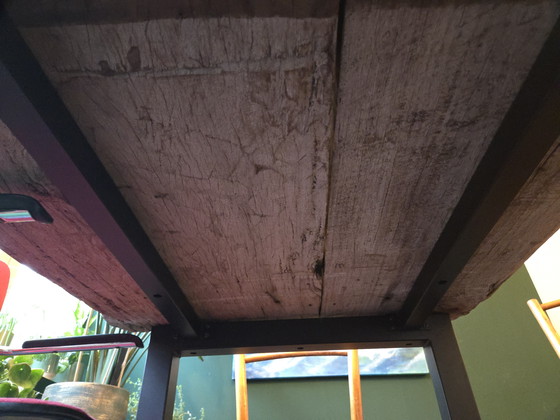 Image 1 of Table en bois unique fabriquée à partir d'une ancienne porte en Inde 173×93×78.