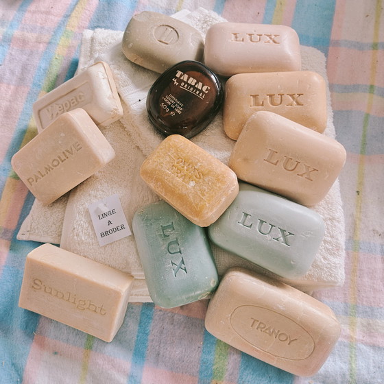 Image 1 of Collection sélectionnée : Savons vintage « invendus » - Design et histoire (y compris tabac)